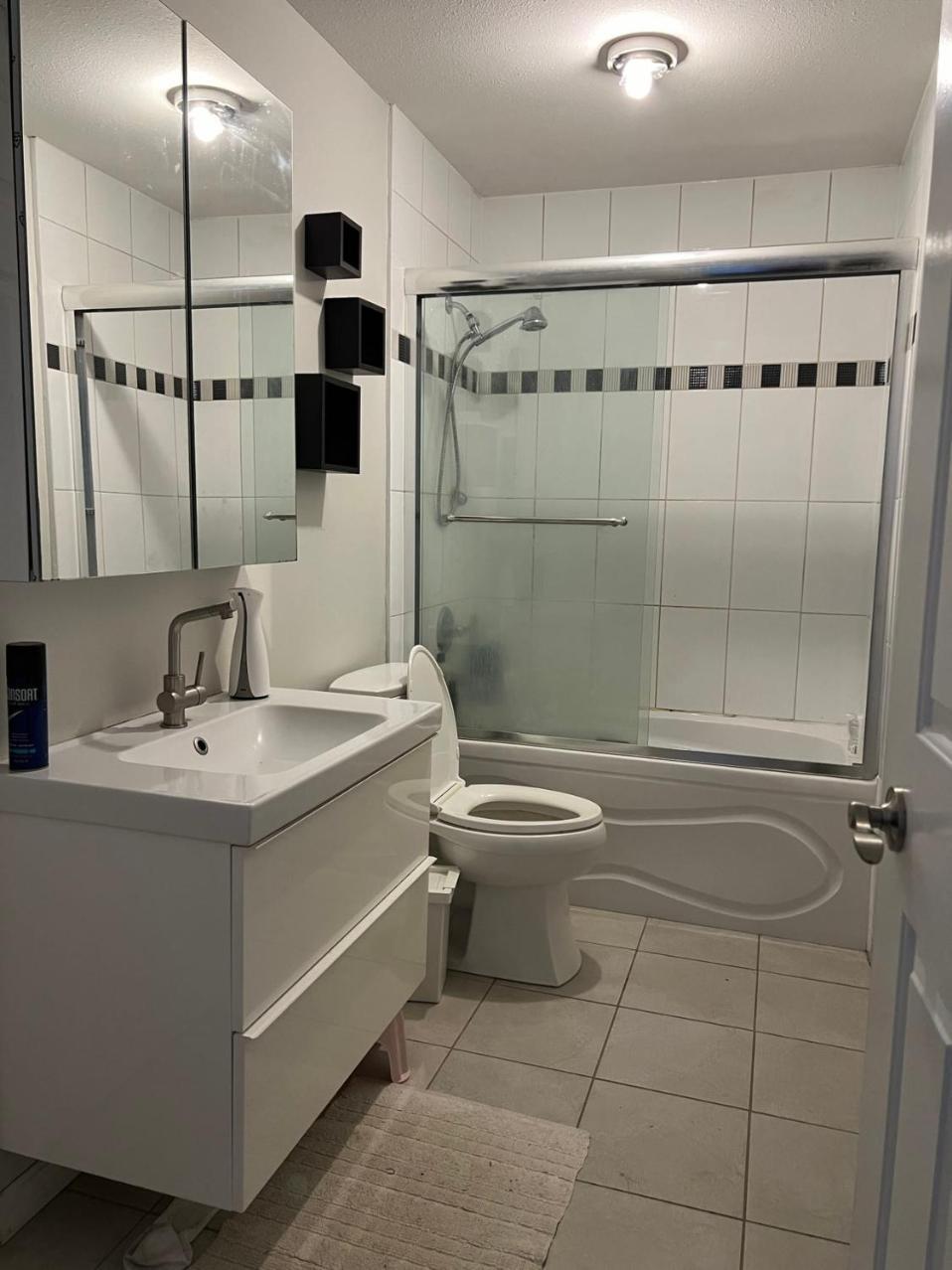Airport Cozy Room 舒适小屋 Vancouver, Richmond,Near Yvr Exterior photo